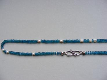 Meerblaue kurze Halskette aus faccettierten Apatit- und Süßwasserperlen